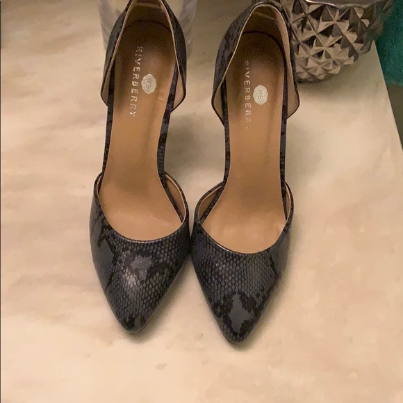 Smoke grey snake skin pumps 8.5 - Picture 3 of 4